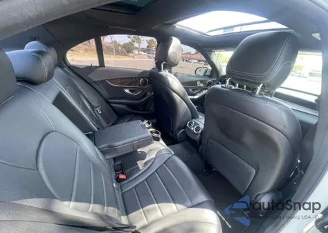 2015 Mercedes-Benz C 300 из США, поврежденный, VIN 55SWF4JB5FU092778